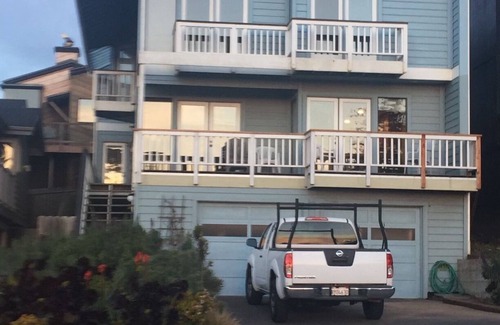 San Simeon House | Beachfront home directly across from beach & park! Close to everything!