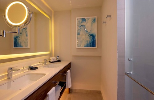 Morne Rouge House | Beachfront Hotel Near Magazine Beach! 4 Suites with Semi-Private Pool & Balcony!