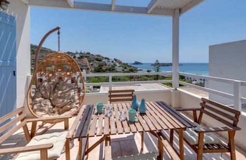 Posidonia House | Beachfront House(4) w/Pool