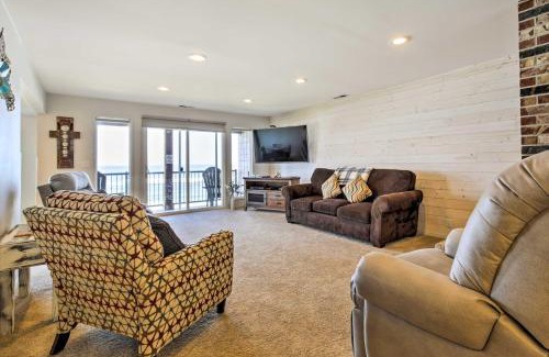 Lincoln Beach Apartment | Beachfront Lincoln City Condo-Patio and Pool Access!