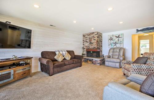 Lincoln Beach Apartment | Beachfront Lincoln City Condo-Patio and Pool Access!