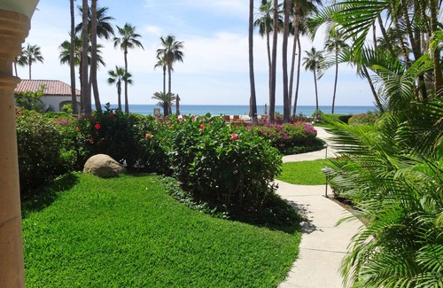 Zona Hotelera Villa | Beachfront luxury villa private ocean view property