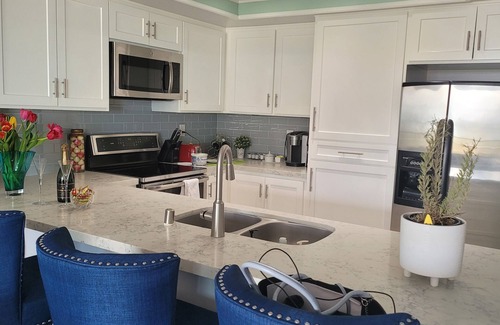 Alamitos Beach Condo | Beachfront Lux Condo