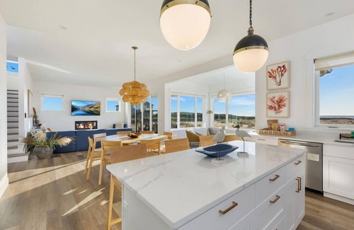 Cohassett Beach House | BEACHFRONT Luxe Hot Tub Game Room Sleeps 14 + Pet Friendly EV Charger