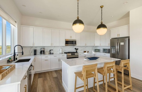 Cohassett Beach House | BEACHFRONT Luxe Hot Tub Game Room Sleeps 14 + Pet Friendly EV Charger