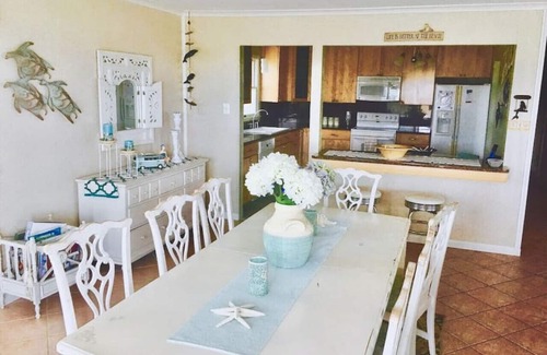 South End House | BEACHFRONT Luxury Home 1st Fl Walkout Shabby Chic + Direct Beach Access