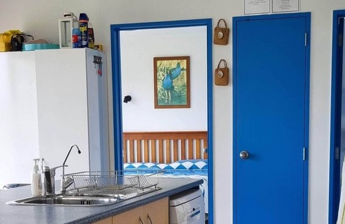 Kennedy Bay Apartment | BEACHFRONT Modern Holiday Rental at Kennedy Bay