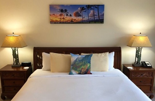 Historic Lahaina Front Street Resort | Beachfront Mountain View Lahaina Shores Studio