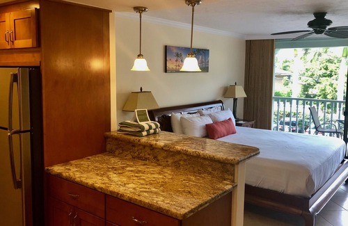 Historic Lahaina Front Street Resort | Beachfront Mountain View Lahaina Shores Studio