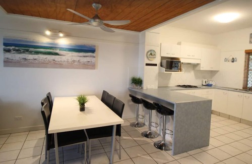 Brisbane Waterfront Villa | Beachfront multi level Island Villa