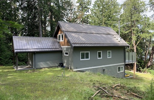 Salt Spring Island House | Beachfront new chalet home w/dock access and mooring buoy