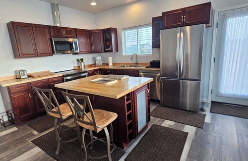 Coupeville House | Beachfront Oasis