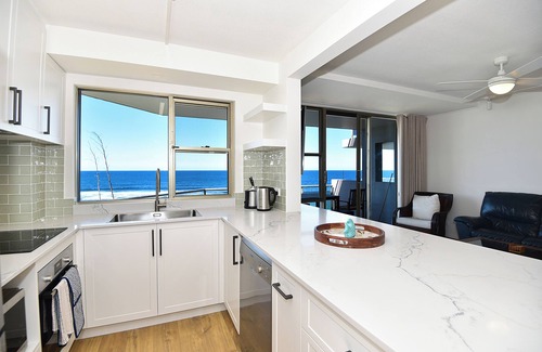 Blue Bay Apartment | Beachfront on Werrina, The Breakers
