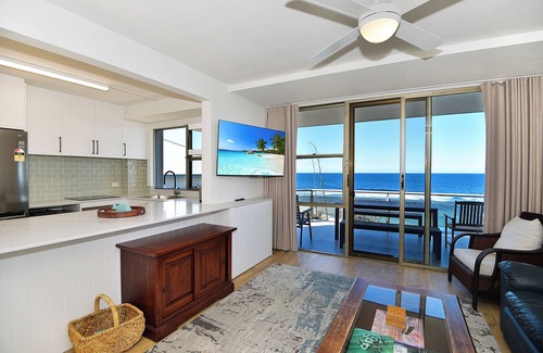 Blue Bay Apartment | Beachfront on Werrina, The Breakers