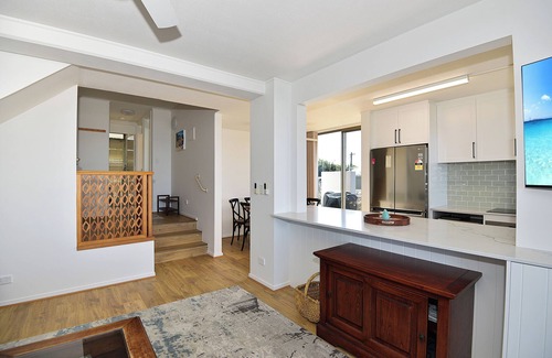 Blue Bay Apartment | Beachfront on Werrina, The Breakers