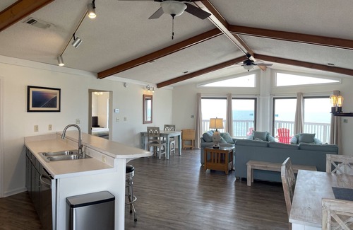 Treasure Beach Village House | Beachfront, Plantation, Pet Friendly! Large Sun Decks!
