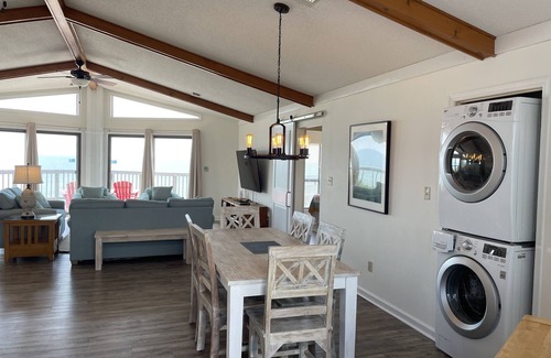 Treasure Beach Village House | Beachfront, Plantation, Pet Friendly! Large Sun Decks!