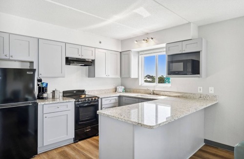 Fort Bay Hotel | Beachfront Premier Suite - Queen/Queen with Kitchen - Split Accommodations - Top
