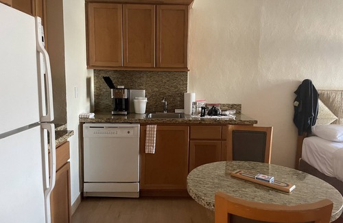 Tres Mares Resort | Beachfront resort in Marina Vallarta, studio suite with kitchen & 2 double beds