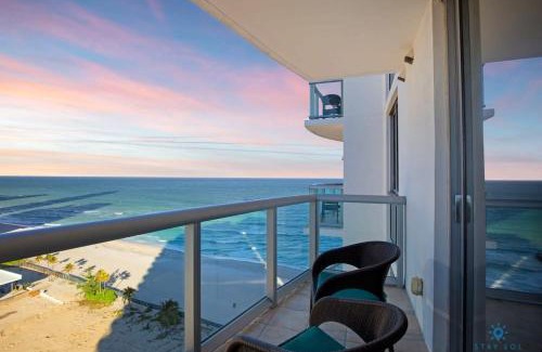 Sunny Isles Beach Apartment | Beachfront Resort POOL OCEAN VIEW BALCONY