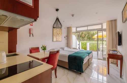 Areias de Sao Joao Hotel | Beachfront Retreat! Serene Spa Retreat in Praia da Oura, Terrace Room | 3 Units