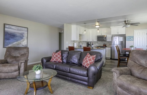 Downtown Condo | Beachfront Retreat With Balcony Overlooking Pacific Ocean