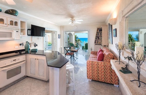 Reeds Bay Apartment | Beachfront Rooftop Penthouse with Plunge Pool - Reeds House 1