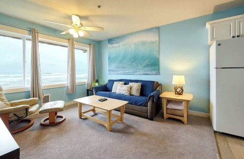 Lincoln City Condo | Beachfront Suite - Second Floor - Sleeps 2 - Pool and Hot Tub!
