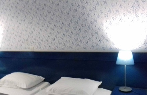 Agia Marina Bed & Breakfast | Beachfront Triple Room- Argo Seaside Stays