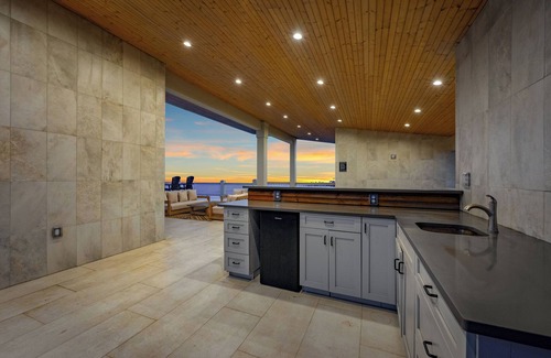 Sneads Ferry House | Beachfront Luxury/Rooftop Terrace/HotTub/6BR