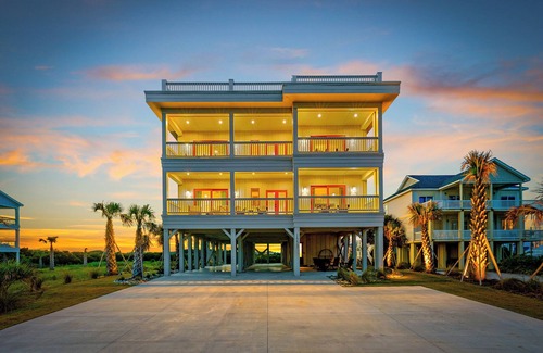 Sneads Ferry House | Beachfront Luxury/Rooftop Terrace/HotTub/6BR