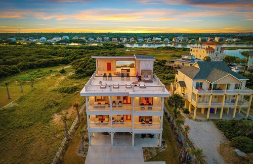 Sneads Ferry House | Beachfront Luxury/Rooftop Terrace/HotTub/6BR