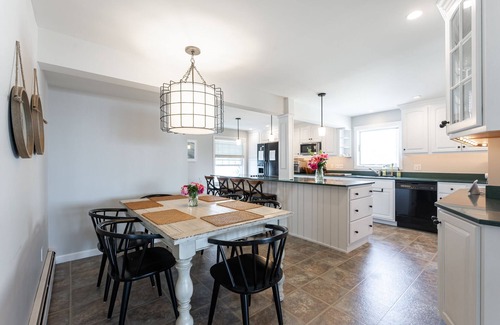 Hampton House | Beachfront Vacation Home w/Huge Deck & Sunroom, Steps from NH's Top Surf Spot