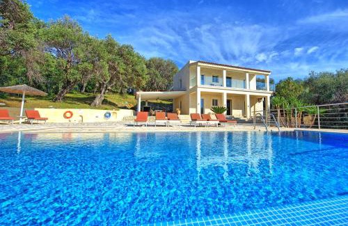 Agios Spyridon Corfu Villa | Beachfront Villa Seasun by PosarelliVillas