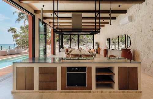 Zona Hotelera House | Beachfront Villa - Stunning Pool