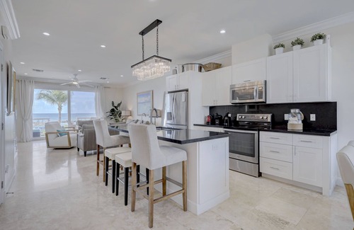 Palm Cay Villa | Beachfront | White Sand | Turquoise Water