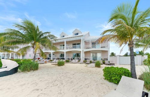 Palm Cay Villa | Beachfront | White Sand | Turquoise Water