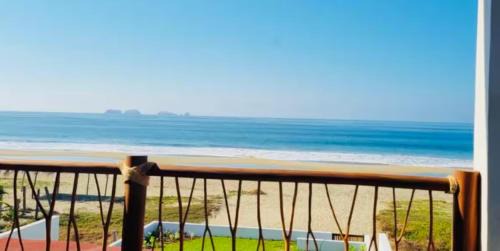 Ixtapa - Zihuatanejo House | Beachfront White Villa in Playa Blanca
