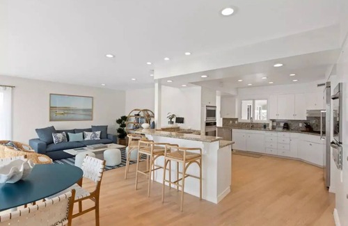 Lower Hermosa House | Beachfront Windansea Escape ideal for families