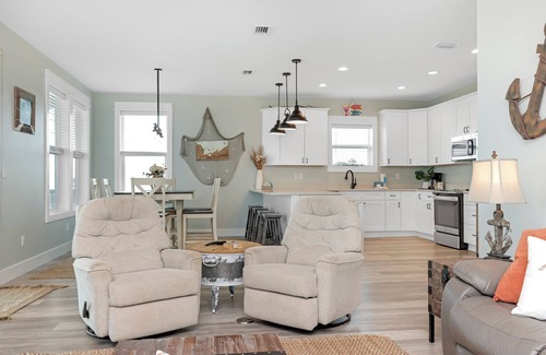 Indian Pass House | ☀️Beachfront with Private Pool | 🐾Pet-Friendly🐾 | Seminole Wind☀️