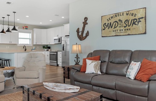 Indian Pass House | ☀️Beachfront with Private Pool | 🐾Pet-Friendly🐾 | Seminole Wind☀️