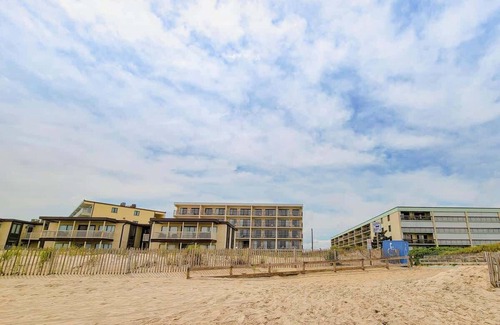 Midtown Ocean City Condo | Beachside 2BR Retreat with Balcony & Full Kitchen