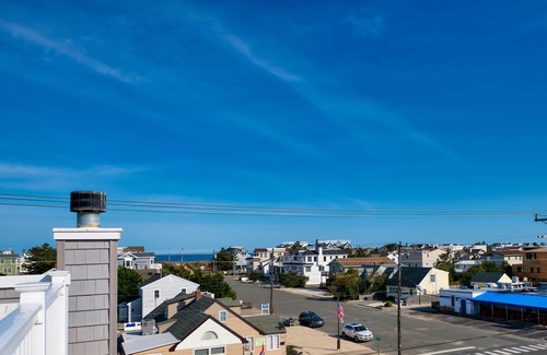 Surf City House | Beachside 8BR 1 Block from Ocean Family & Wedding Friendly – Year Round