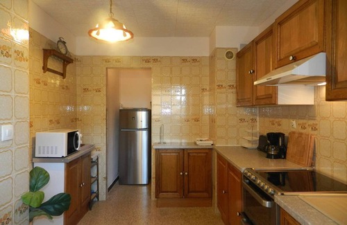 Le Lavandou Apartment | Beachside Apartment with Pool, Tennis & Petanque - Sleeps 4