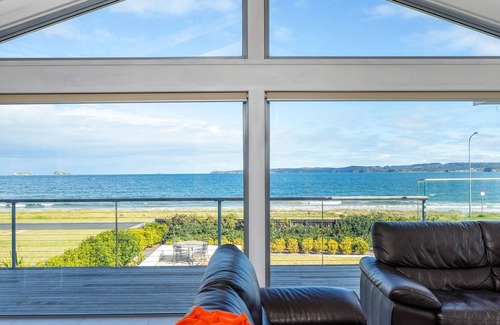Long Beach House | Beachside Beautiful and Peaceful