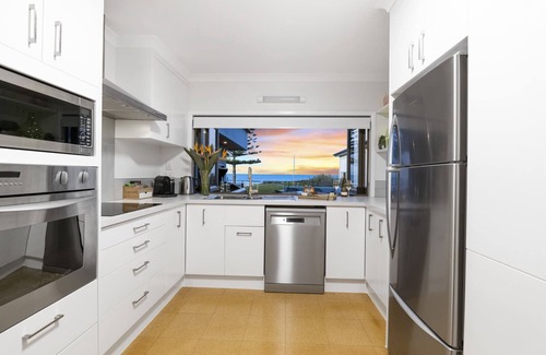Mount Maunganui House | Beachside Blue - Stunning ocean views