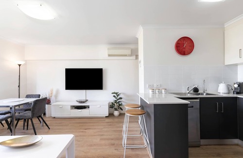 Glenelg South Apartment | Beachside Breakaway Glenelg South 200m to the Beach