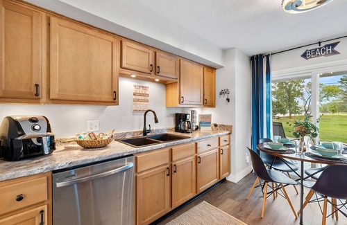 Sheboygan Condo | Beachside Condo Downtown with Lake Michigan Views