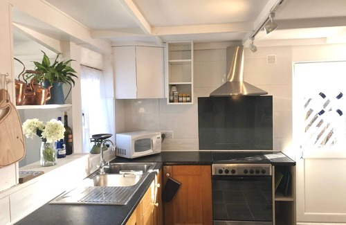 Irstead House | Beachside cottage dogs friendly 2 minutes walk to beach with hot tub* EV charger