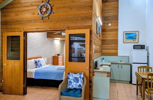 Nelly Bay Apartment | Beachside Cottage - A Private Peaceful Hidden Gem 50m to Beach